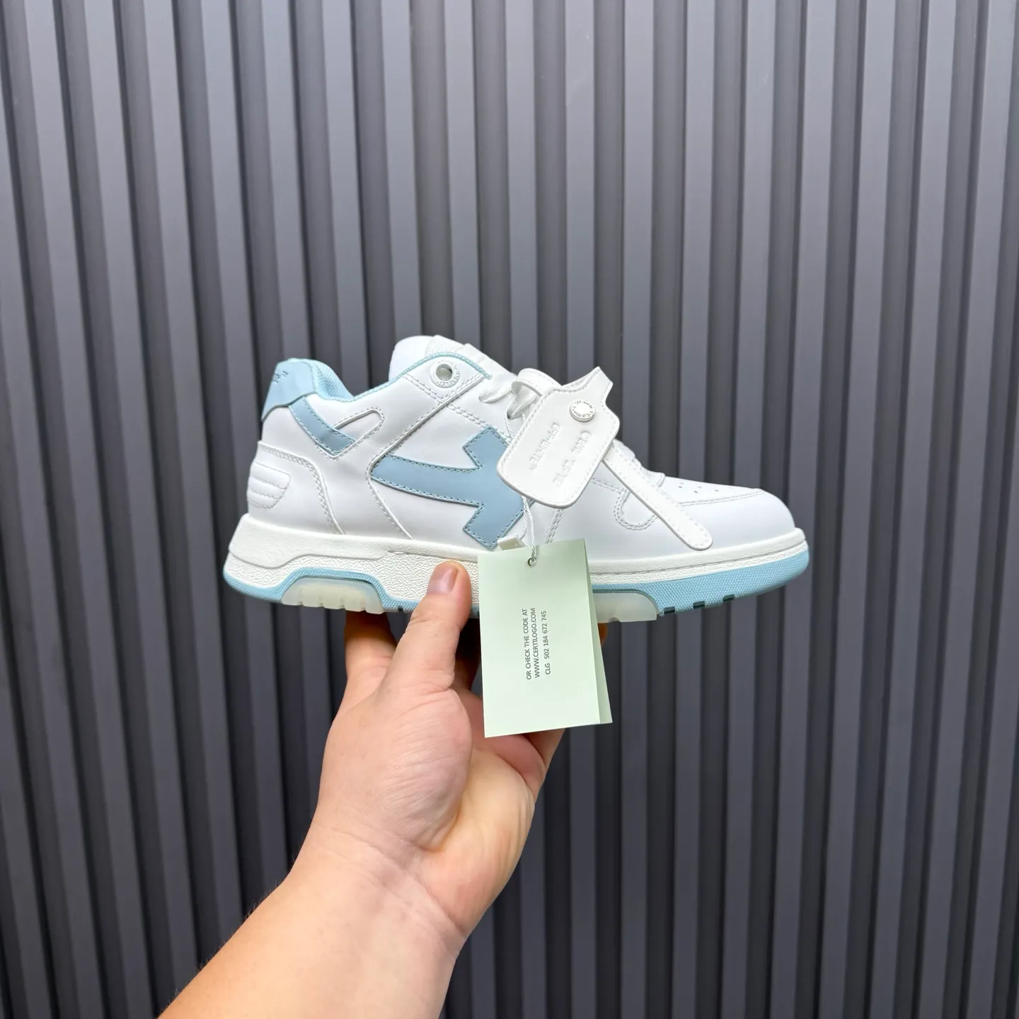 【off- white】P: 620💰Couple model👫, Size: 35-44 (Customized for men 38.45.46) High-quality version👊 "Out of office" series original molding, original lasting, production process 1:1 Original ➰OFF GRAY WHITE OW ➰ First-layer cowhide Imported skin-friendly and environmentally friendly polyester mesh Original molding high elastic and environmentally friendly molding pad Made with the original lasting process. The original molded rubber outsole (never yellows and deforms) has a super correct shape, bright color and strong three-dimensional effect👍. Packaging💯Full set of packaging synchronized with the official website (branded paper, certificate of quality, branded cloth bag)